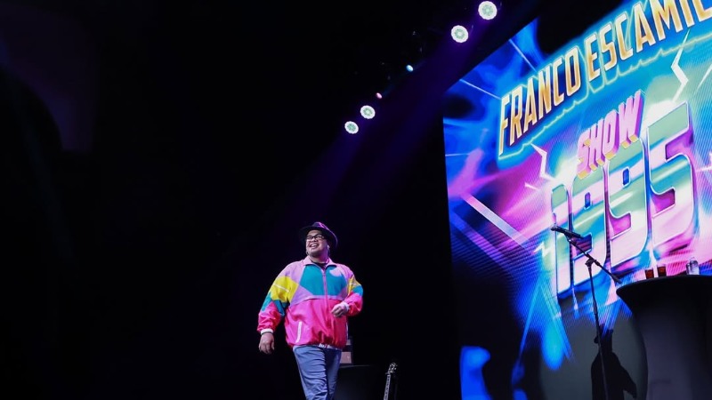 El comediante Franco Escamilla regresa a El Salvador con su show “1995”