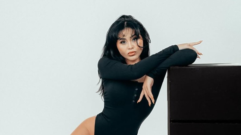 Gomita sorprende con radical cambio de look