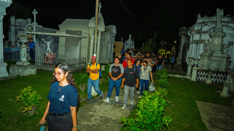 San Salvador e Izalco abren las puertas de sus cementerios para recorridos nocturnos