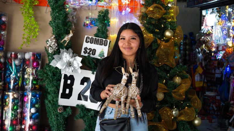 ¡Baratos y bonitos! Estos son los mejores lugares para comprar adornos navideños en San Salvador