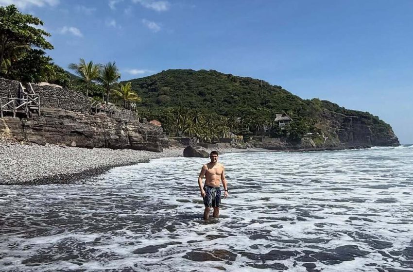  Iker Casillas recorre las playas de Surf City