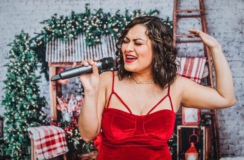  Gaby Tobar estrena su versión de «Feliz Navidad»