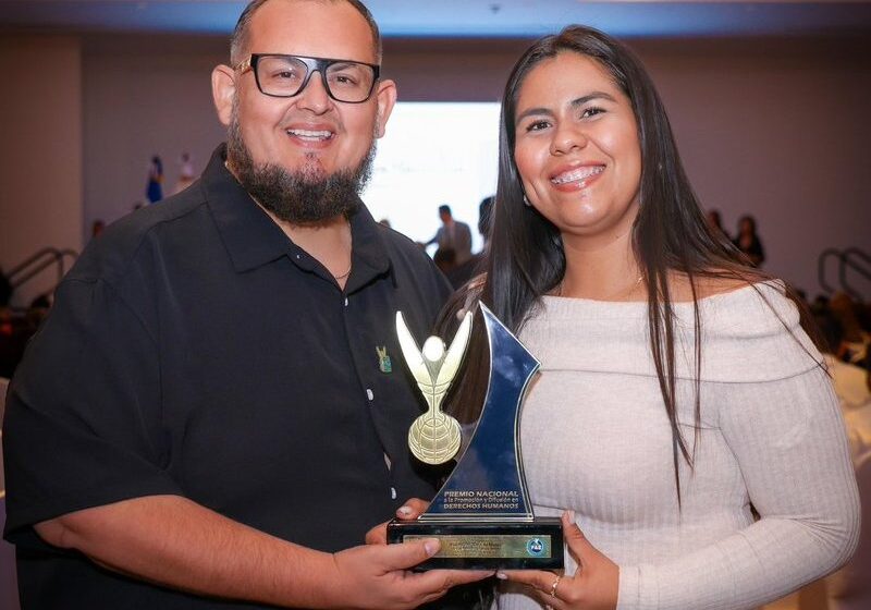  Gordo Soyacity y su prometida son galardonados por su labor social