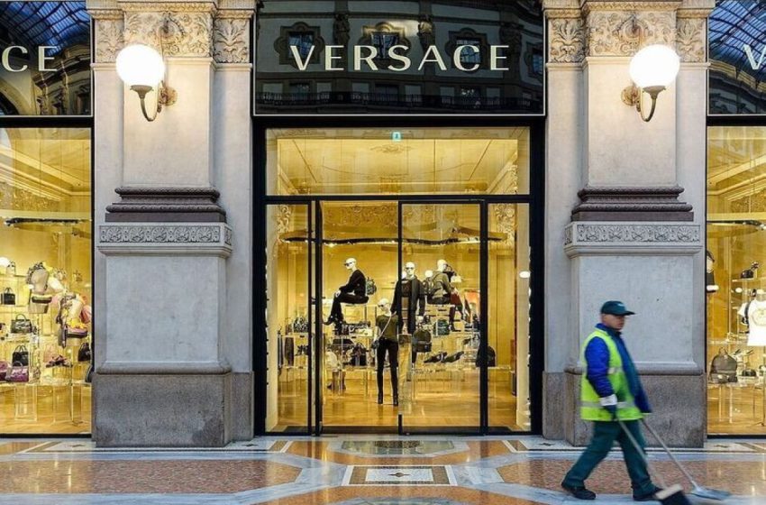  Prada completa la adquisición de Versace
