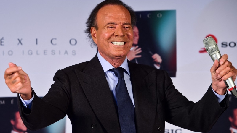 La Fiscalía española desestima la causa por abusos sexuales contra Julio Iglesias