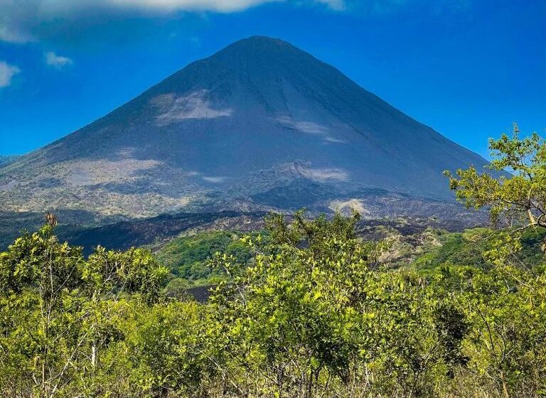  Izalco sorprende con su compuesto químico: Fingerita único en el mundo