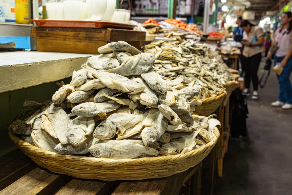 La temporada del pescado seco llega a los mercados de El Salvador