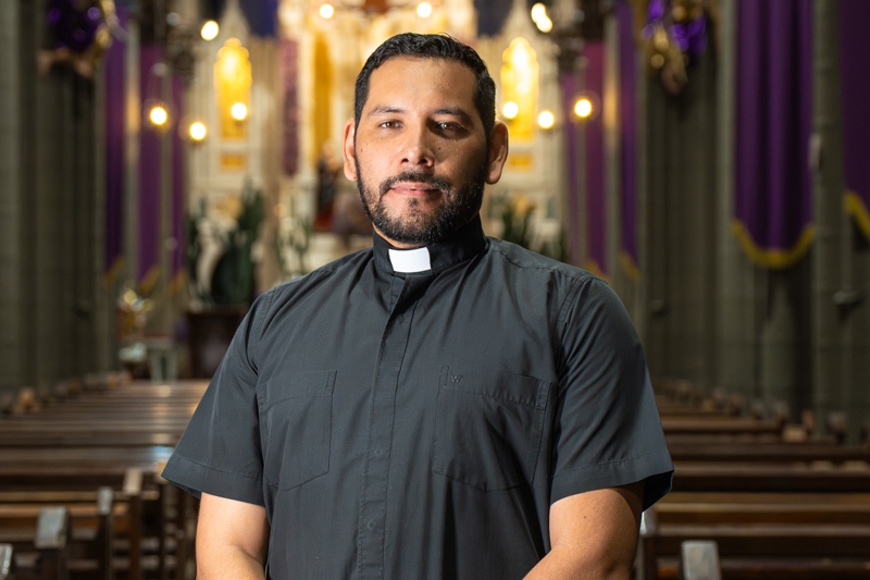 Padre Elder Armando Romero C.R.S. Foto: Guillermo López