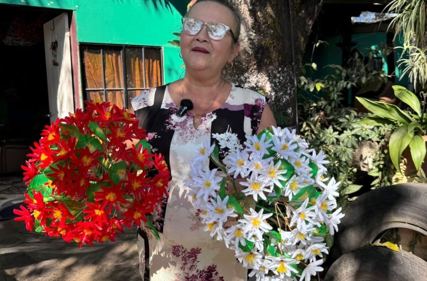  Del papel encerado a obras de arte: Patricia Quezada, la reina de las flores en Quezaltepeque
