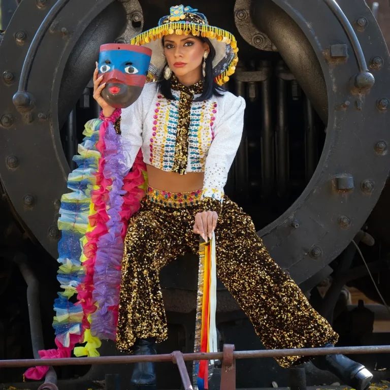 traje de fantasía inspirado en la danza de los Historiantes