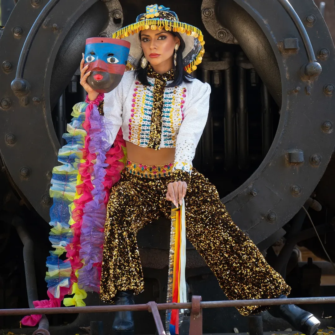 traje de fantasía inspirado en la danza de los Historiantes