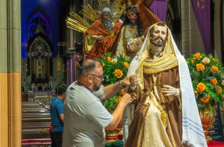 Así se elaboran las andas procesionales para Semana Santa y Cuaresma en la iglesia El Calvario