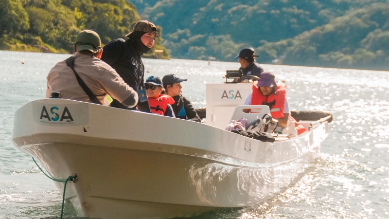 “Guardianes del Agua”: la iniciativa que impulsa el cuidado de ríos y lagos en El Salvador