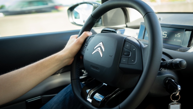 ¿Qué es el microsueño y cómo evitarlo cuando se conduce?