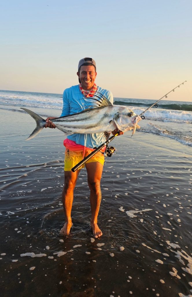 De pescadores a youtubers: la historia de tres hermanos salvadoreños que documentan su vida en alta mar