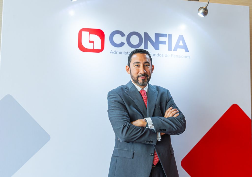 Director Comercial de AFP CONFIA, Jorge Mejía/ Foto Guillermo López.