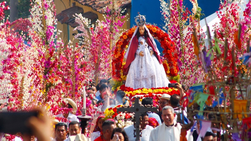  Las cofradías de Panchimalco se alistan para celebrar la Feria Cultural de las Flores y las Palmas