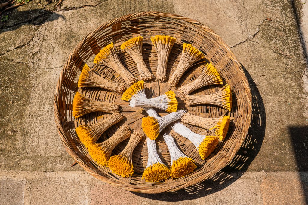 Patricia Quezada, la artesana que mantiene viva la tradición de las flores enceradas en Quezaltepeque