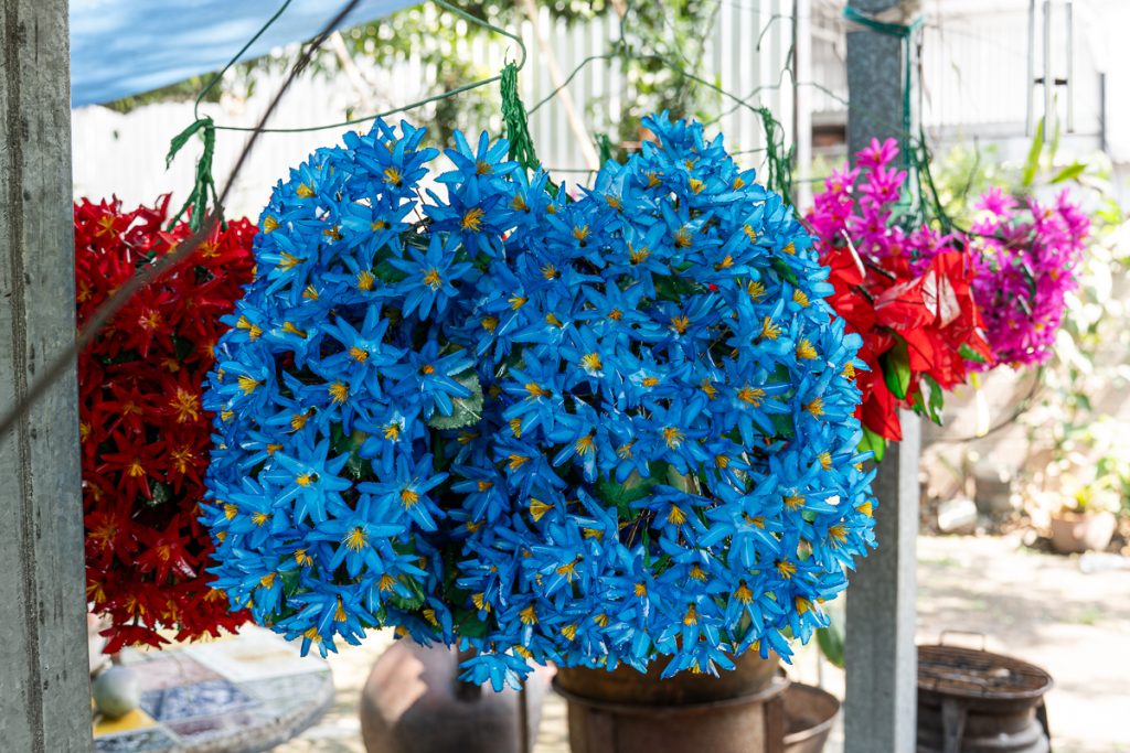 Patricia Quezada, la artesana que mantiene viva la tradición de las flores enceradas en Quezaltepeque