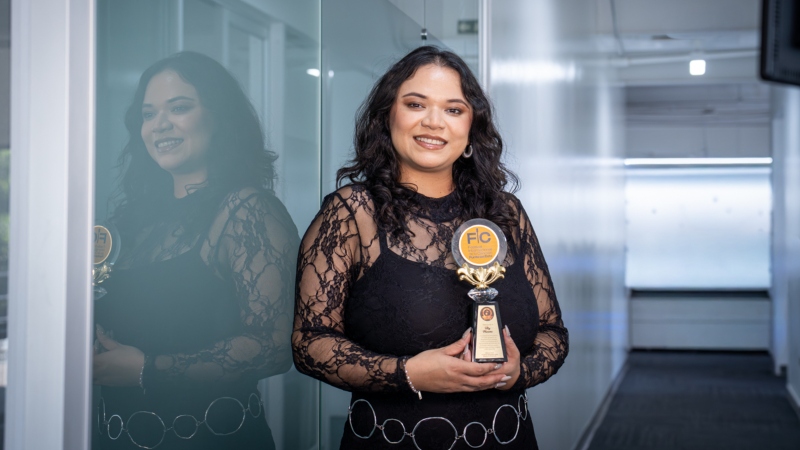 Ella es Aby Navarro, la cantante que representará a El Salvador en el Festival Internacional de la Canción