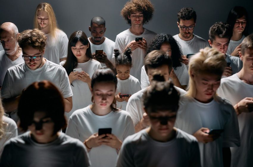  ¿La tecnología nos une o nos aísla de los demás?
