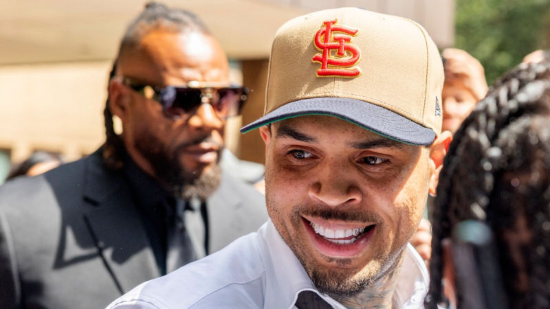 El cantante Chris Brown se declara culpable por una pelea en una discoteca londinense en 2023
