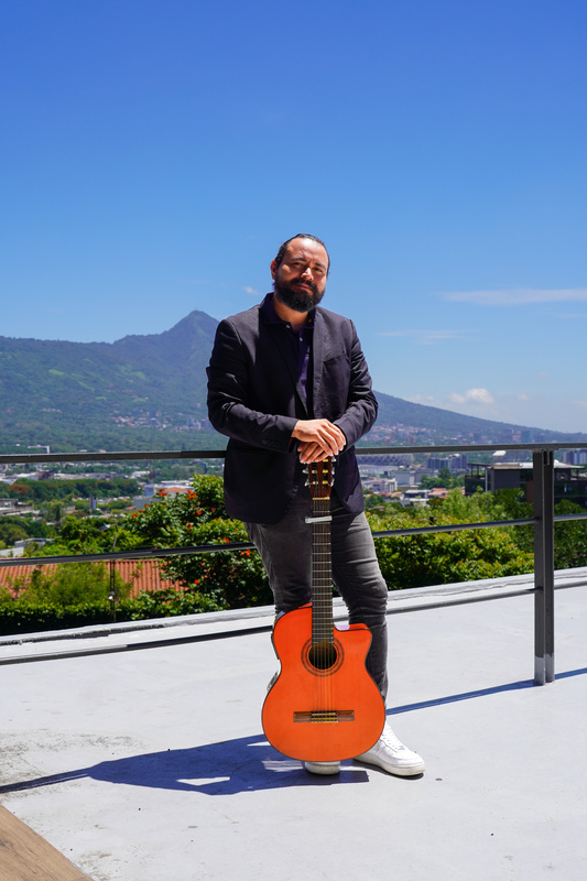 Leví Reyes, cantante salvadoreño/ foto Xpot Leyla Miranda