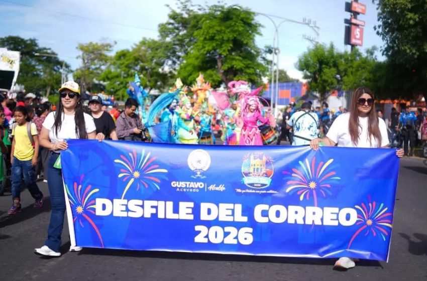  Santa Ana inicia las Fiestas Julias con el tradicional Desfile del Correo